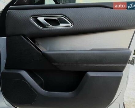 Серый Ленд Ровер Рендж Ровер Велар, объемом двигателя 2 л и пробегом 45 тыс. км за 49499 $, фото 34 на Automoto.ua