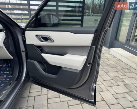 Серый Ленд Ровер Рендж Ровер Велар, объемом двигателя 2 л и пробегом 14 тыс. км за 58700 $, фото 35 на Automoto.ua