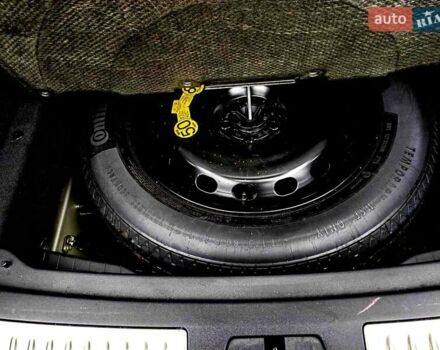 Серый Ленд Ровер Рендж Ровер Велар, объемом двигателя 2 л и пробегом 84 тыс. км за 44044 $, фото 11 на Automoto.ua