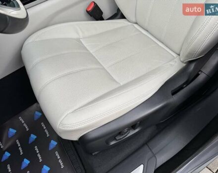 Серый Ленд Ровер Рендж Ровер Велар, объемом двигателя 2 л и пробегом 14 тыс. км за 58700 $, фото 18 на Automoto.ua