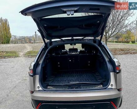 Серый Ленд Ровер Рендж Ровер Велар, объемом двигателя 2 л и пробегом 84 тыс. км за 44044 $, фото 4 на Automoto.ua