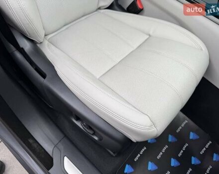 Серый Ленд Ровер Рендж Ровер Велар, объемом двигателя 2 л и пробегом 14 тыс. км за 58700 $, фото 36 на Automoto.ua