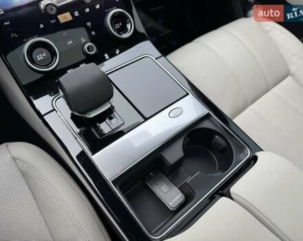 Серый Ленд Ровер Рендж Ровер Велар, объемом двигателя 2 л и пробегом 14 тыс. км за 58700 $, фото 26 на Automoto.ua