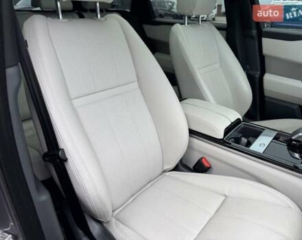 Серый Ленд Ровер Рендж Ровер Велар, объемом двигателя 2 л и пробегом 14 тыс. км за 58700 $, фото 37 на Automoto.ua