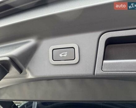 Серый Ленд Ровер Рендж Ровер Велар, объемом двигателя 2 л и пробегом 14 тыс. км за 58700 $, фото 32 на Automoto.ua