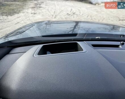 Серый Ленд Ровер Рендж Ровер Велар, объемом двигателя 3 л и пробегом 8 тыс. км за 85000 $, фото 12 на Automoto.ua