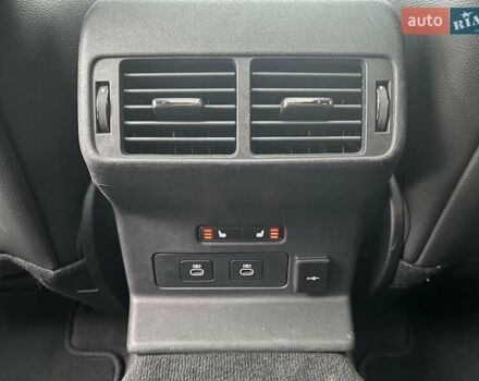 Сірий Ленд Ровер Рендж Ровер Велар, об'ємом двигуна 2 л та пробігом 24 тис. км за 69900 $, фото 26 на Automoto.ua