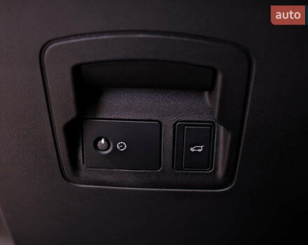 Сірий Ленд Ровер Рендж Ровер Велар, об'ємом двигуна 2 л та пробігом 25 тис. км за 64900 $, фото 37 на Automoto.ua