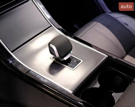 Сірий Ленд Ровер Рендж Ровер Велар, об'ємом двигуна 2 л та пробігом 25 тис. км за 64900 $, фото 25 на Automoto.ua