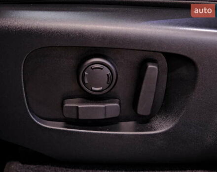 Сірий Ленд Ровер Рендж Ровер Велар, об'ємом двигуна 2 л та пробігом 25 тис. км за 64900 $, фото 41 на Automoto.ua