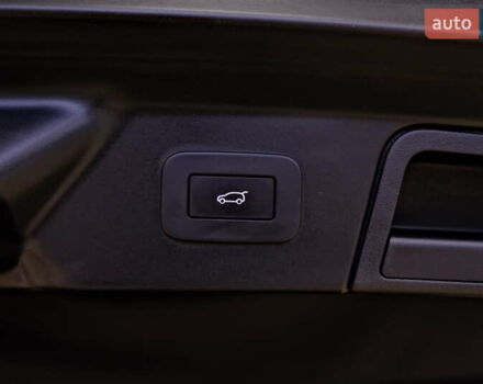 Сірий Ленд Ровер Рендж Ровер Велар, об'ємом двигуна 2 л та пробігом 25 тис. км за 64900 $, фото 65 на Automoto.ua