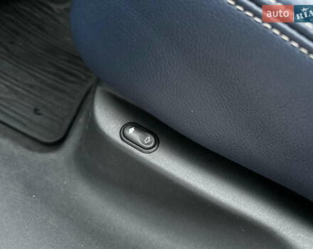 Синий Ленд Ровер Рендж Ровер Велар, объемом двигателя 2 л и пробегом 123 тыс. км за 33700 $, фото 45 на Automoto.ua