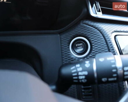 Синий Ленд Ровер Рендж Ровер Велар, объемом двигателя 2 л и пробегом 128 тыс. км за 31900 $, фото 24 на Automoto.ua