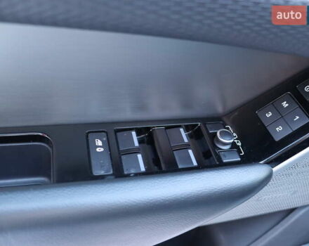 Синий Ленд Ровер Рендж Ровер Велар, объемом двигателя 2 л и пробегом 128 тыс. км за 31900 $, фото 12 на Automoto.ua