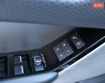 Синий Ленд Ровер Рендж Ровер Велар, объемом двигателя 2 л и пробегом 128 тыс. км за 31900 $, фото 13 на Automoto.ua