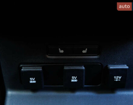 Синій Ленд Ровер Рендж Ровер Велар, об'ємом двигуна 2 л та пробігом 113 тис. км за 38999 $, фото 39 на Automoto.ua