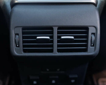 Синій Ленд Ровер Рендж Ровер Велар, об'ємом двигуна 2 л та пробігом 113 тис. км за 38999 $, фото 40 на Automoto.ua