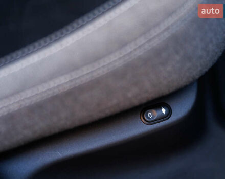 Синій Ленд Ровер Рендж Ровер Велар, об'ємом двигуна 2 л та пробігом 113 тис. км за 38999 $, фото 37 на Automoto.ua