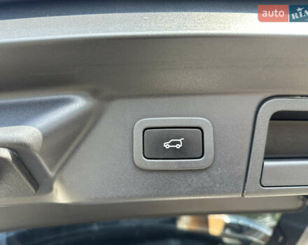 Синий Ленд Ровер Рендж Ровер Велар, объемом двигателя 2 л и пробегом 91 тыс. км за 38000 $, фото 27 на Automoto.ua