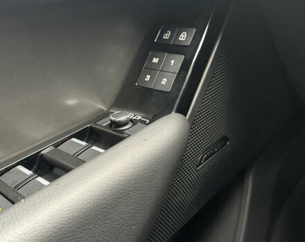 Синій Ленд Ровер Рендж Ровер Велар, об'ємом двигуна 2 л та пробігом 102 тис. км за 38500 $, фото 17 на Automoto.ua