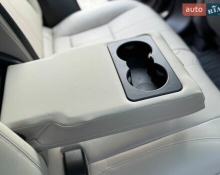 Синий Ленд Ровер Рендж Ровер Велар, объемом двигателя 2 л и пробегом 99 тыс. км за 52800 $, фото 44 на Automoto.ua