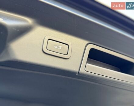 Синий Ленд Ровер Рендж Ровер Велар, объемом двигателя 2 л и пробегом 99 тыс. км за 52800 $, фото 24 на Automoto.ua