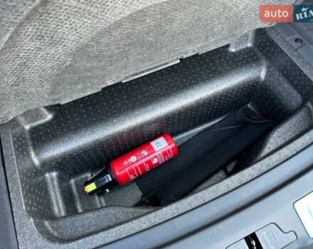 Зеленый Ленд Ровер Рендж Ровер Велар, объемом двигателя 2 л и пробегом 65 тыс. км за 55900 $, фото 33 на Automoto.ua