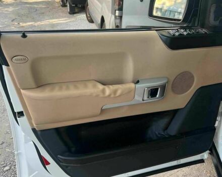 Белый Ленд Ровер Рендж Ровер, объемом двигателя 4.4 л и пробегом 440 тыс. км за 4500 $, фото 5 на Automoto.ua