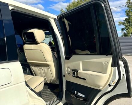 Білий Ленд Ровер Рендж Ровер, об'ємом двигуна 4.4 л та пробігом 213 тис. км за 11000 $, фото 2 на Automoto.ua