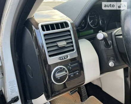 Белый Ленд Ровер Рендж Ровер, объемом двигателя 4.2 л и пробегом 182 тыс. км за 11300 $, фото 34 на Automoto.ua