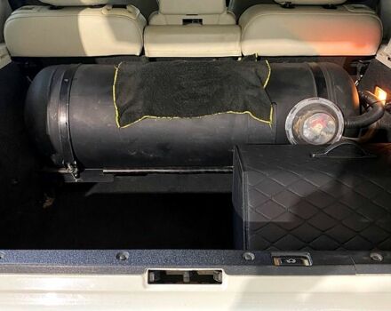 Білий Ленд Ровер Рендж Ровер, об'ємом двигуна 4.2 л та пробігом 26100 тис. км за 13000 $, фото 9 на Automoto.ua