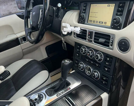 Белый Ленд Ровер Рендж Ровер, объемом двигателя 4.2 л и пробегом 182 тыс. км за 11300 $, фото 16 на Automoto.ua
