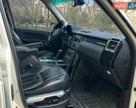 Білий Ленд Ровер Рендж Ровер, об'ємом двигуна 4.2 л та пробігом 250 тис. км за 8000 $, фото 12 на Automoto.ua