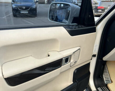 Белый Ленд Ровер Рендж Ровер, объемом двигателя 4.2 л и пробегом 182 тыс. км за 11300 $, фото 25 на Automoto.ua