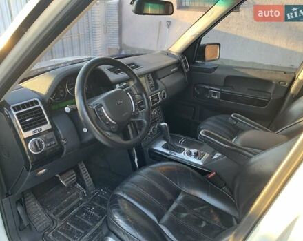 Белый Ленд Ровер Рендж Ровер, объемом двигателя 4.2 л и пробегом 246 тыс. км за 9400 $, фото 8 на Automoto.ua