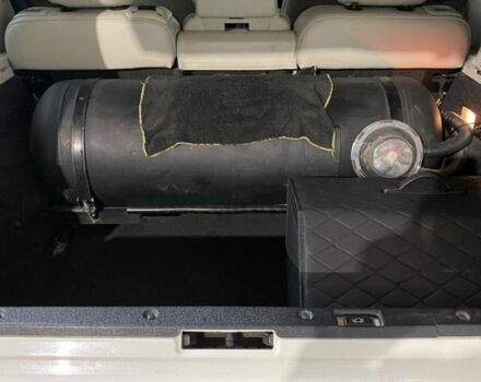 Белый Ленд Ровер Рендж Ровер, объемом двигателя 4.2 л и пробегом 261 тыс. км за 13000 $, фото 7 на Automoto.ua