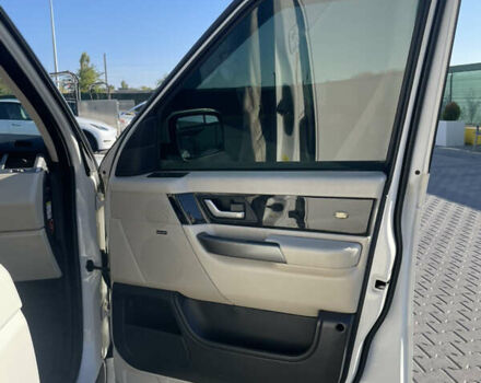 Белый Ленд Ровер Рендж Ровер, объемом двигателя 3.63 л и пробегом 296 тыс. км за 12500 $, фото 5 на Automoto.ua