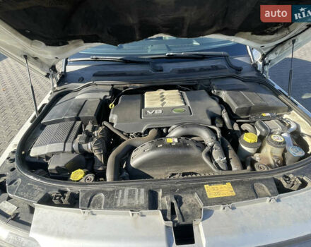 Белый Ленд Ровер Рендж Ровер, объемом двигателя 3.63 л и пробегом 296 тыс. км за 12500 $, фото 14 на Automoto.ua