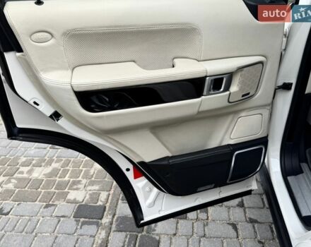 Белый Ленд Ровер Рендж Ровер, объемом двигателя 5 л и пробегом 183 тыс. км за 16500 $, фото 18 на Automoto.ua