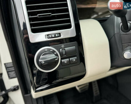 Белый Ленд Ровер Рендж Ровер, объемом двигателя 5 л и пробегом 270 тыс. км за 11999 $, фото 56 на Automoto.ua