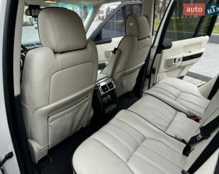 Белый Ленд Ровер Рендж Ровер, объемом двигателя 5 л и пробегом 270 тыс. км за 11999 $, фото 59 на Automoto.ua