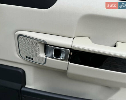 Белый Ленд Ровер Рендж Ровер, объемом двигателя 5 л и пробегом 275 тыс. км за 12500 $, фото 62 на Automoto.ua