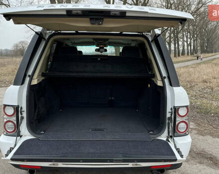 Белый Ленд Ровер Рендж Ровер, объемом двигателя 5 л и пробегом 120 тыс. км за 15000 $, фото 6 на Automoto.ua