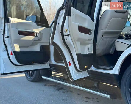 Белый Ленд Ровер Рендж Ровер, объемом двигателя 5 л и пробегом 177 тыс. км за 14000 $, фото 16 на Automoto.ua