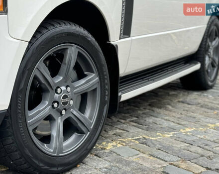 Белый Ленд Ровер Рендж Ровер, объемом двигателя 5 л и пробегом 275 тыс. км за 12500 $, фото 39 на Automoto.ua