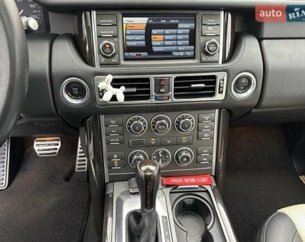 Білий Ленд Ровер Рендж Ровер, об'ємом двигуна 5 л та пробігом 100 тис. км за 25999 $, фото 67 на Automoto.ua