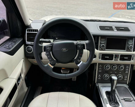 Белый Ленд Ровер Рендж Ровер, объемом двигателя 5 л и пробегом 275 тыс. км за 12500 $, фото 70 на Automoto.ua