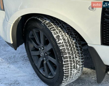 Білий Ленд Ровер Рендж Ровер, об'ємом двигуна 5 л та пробігом 179 тис. км за 16499 $, фото 12 на Automoto.ua