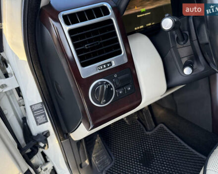 Білий Ленд Ровер Рендж Ровер, об'ємом двигуна 5 л та пробігом 179 тис. км за 16499 $, фото 21 на Automoto.ua