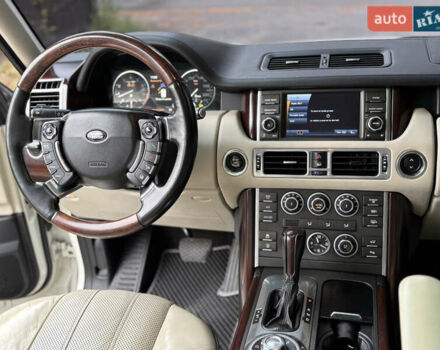 Белый Ленд Ровер Рендж Ровер, объемом двигателя 5 л и пробегом 177 тыс. км за 14000 $, фото 34 на Automoto.ua